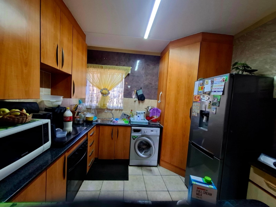 2 Bedroom Property for Sale in Sonneveld Gauteng
