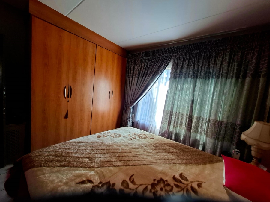 2 Bedroom Property for Sale in Sonneveld Gauteng