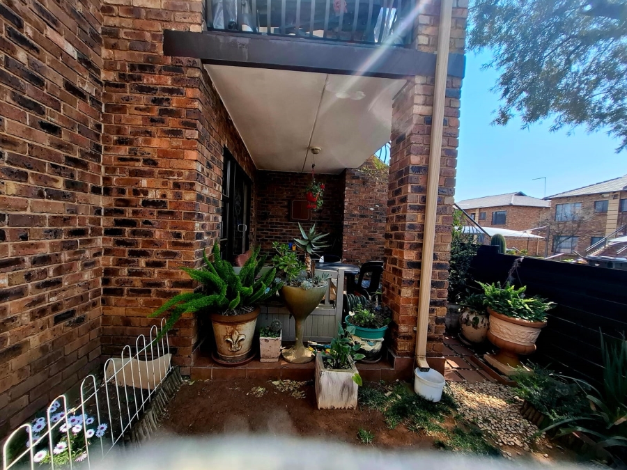 2 Bedroom Property for Sale in Sonneveld Gauteng
