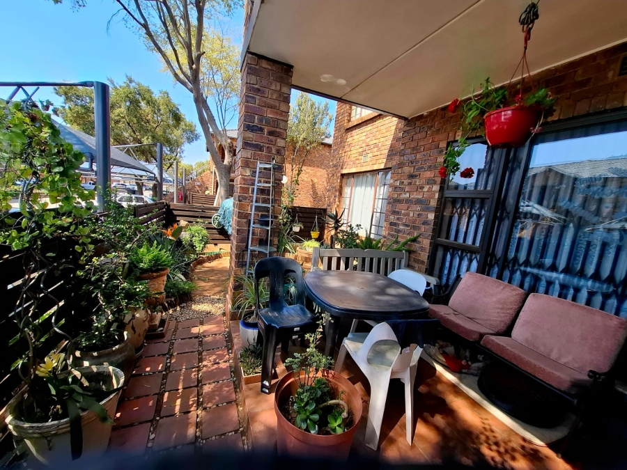 2 Bedroom Property for Sale in Sonneveld Gauteng