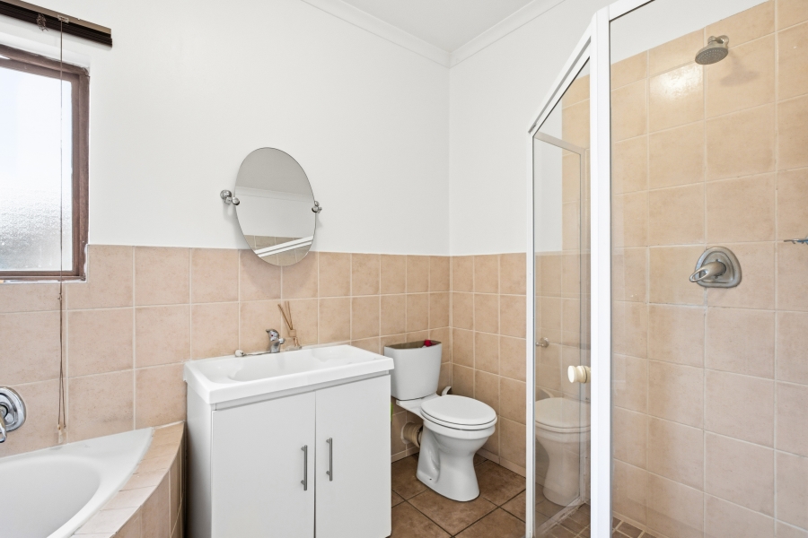 2 Bedroom Property for Sale in Broadacres Gauteng