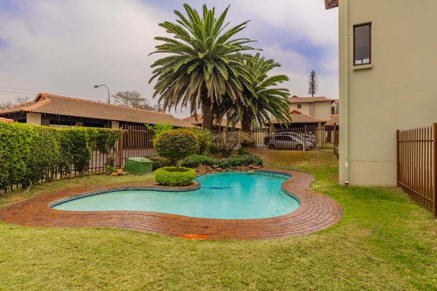 2 Bedroom Property for Sale in Broadacres Gauteng