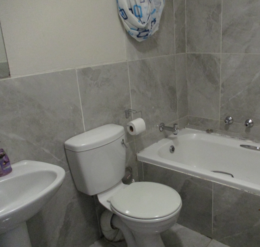 1 Bedroom Property for Sale in Helderkruin Gauteng