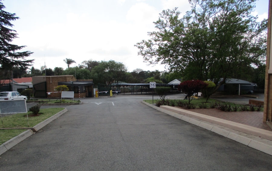 1 Bedroom Property for Sale in Helderkruin Gauteng