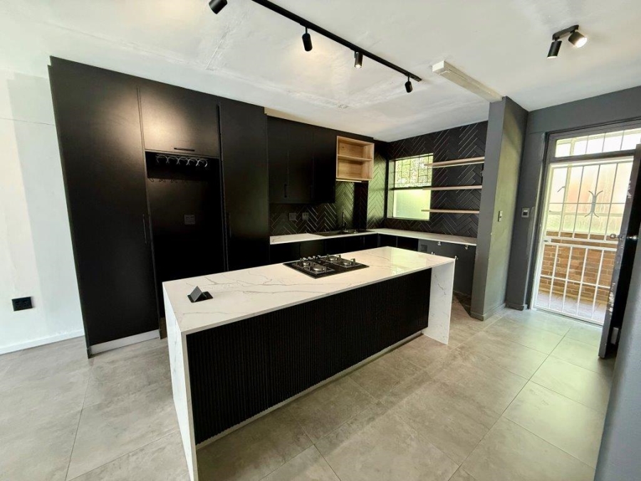 To Let 2 Bedroom Property for Rent in Illovo Gauteng