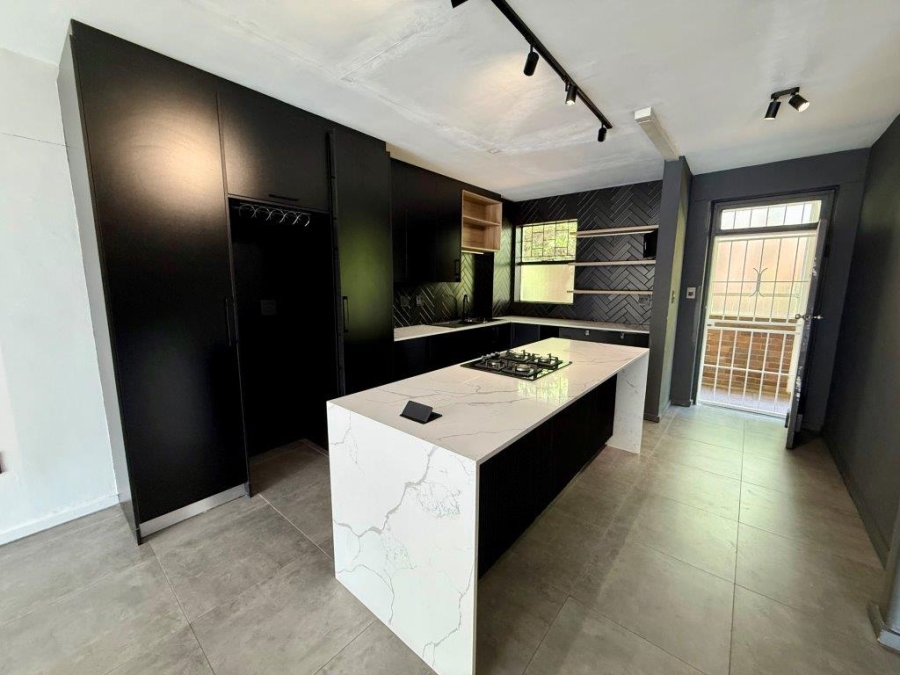 To Let 2 Bedroom Property for Rent in Illovo Gauteng
