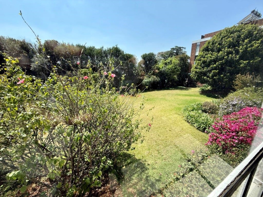 To Let 2 Bedroom Property for Rent in Illovo Gauteng