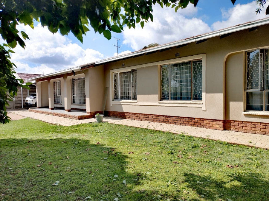 5 Bedroom Property for Sale in Brackendowns Gauteng