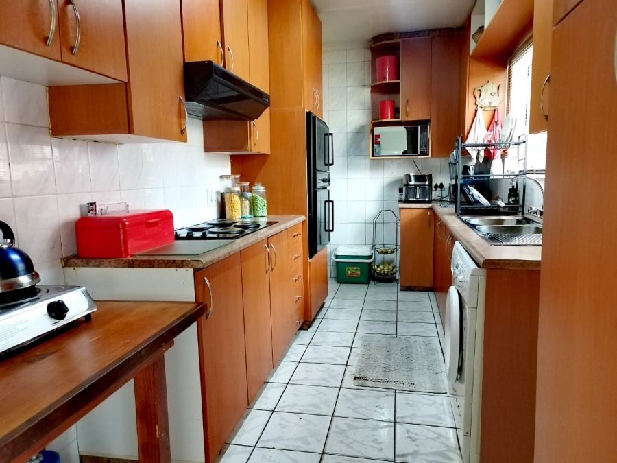 5 Bedroom Property for Sale in Brackendowns Gauteng