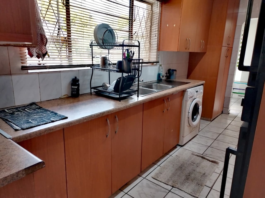 5 Bedroom Property for Sale in Brackendowns Gauteng