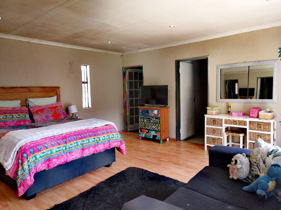 5 Bedroom Property for Sale in Brackendowns Gauteng