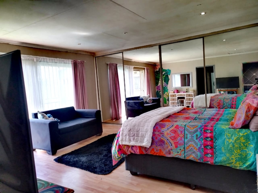 5 Bedroom Property for Sale in Brackendowns Gauteng