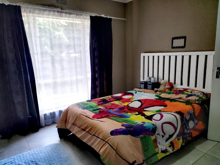 5 Bedroom Property for Sale in Brackendowns Gauteng