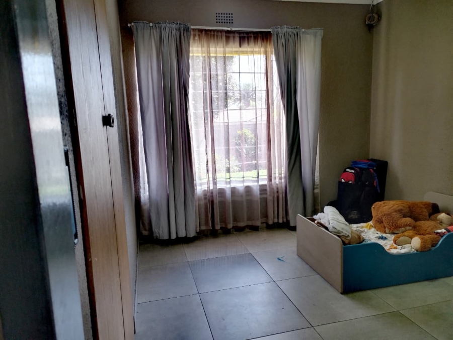 5 Bedroom Property for Sale in Brackendowns Gauteng
