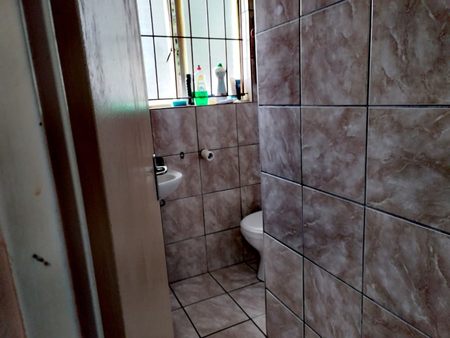 5 Bedroom Property for Sale in Brackendowns Gauteng