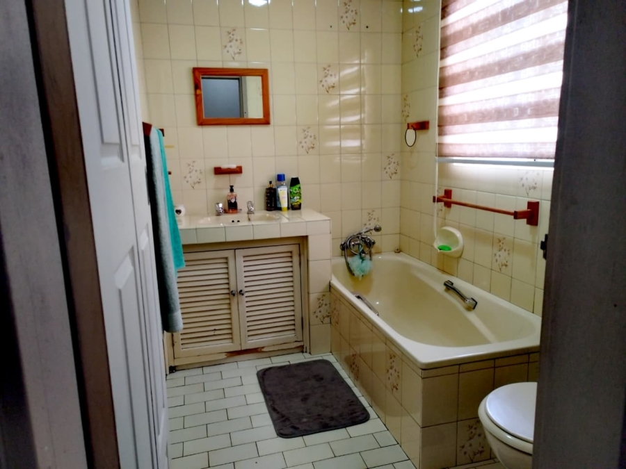 5 Bedroom Property for Sale in Brackendowns Gauteng
