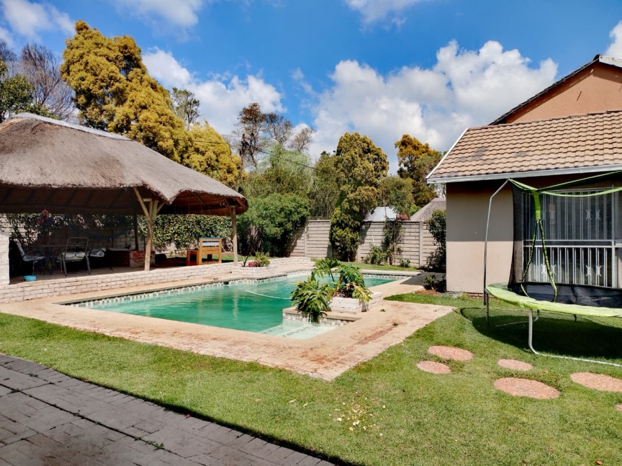 5 Bedroom Property for Sale in Brackendowns Gauteng