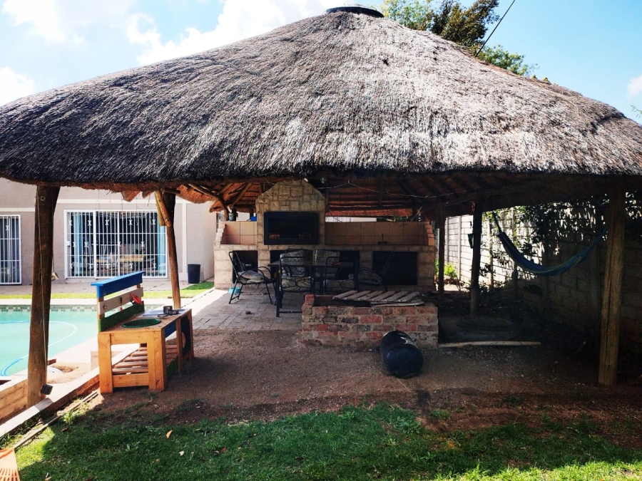 5 Bedroom Property for Sale in Brackendowns Gauteng