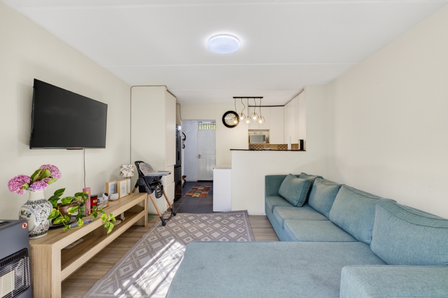 1 Bedroom Property for Sale in Bryanston Gauteng