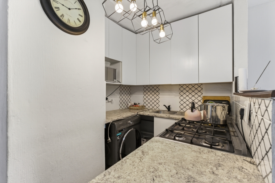 1 Bedroom Property for Sale in Bryanston Gauteng