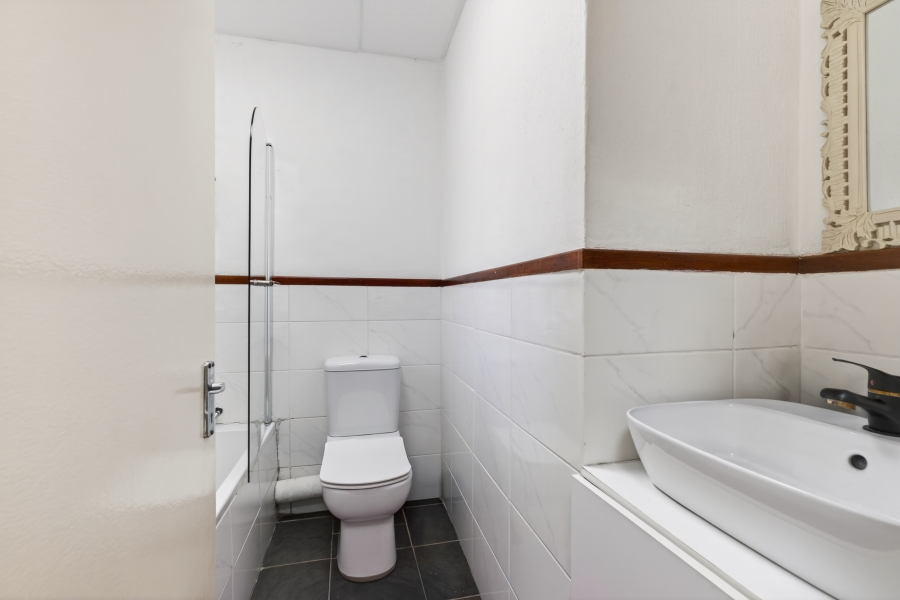 1 Bedroom Property for Sale in Bryanston Gauteng