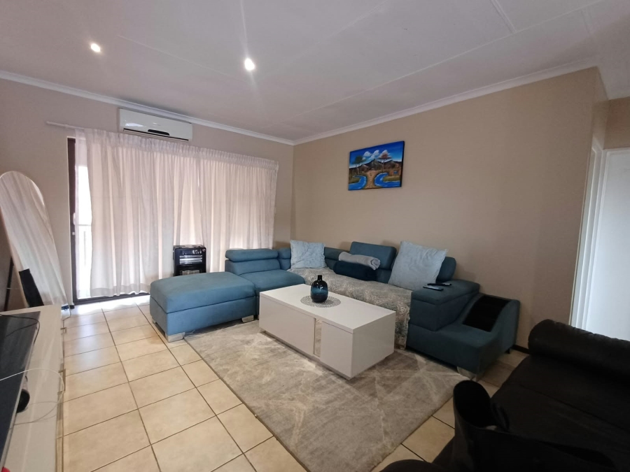 To Let 2 Bedroom Property for Rent in Sonneveld Gauteng