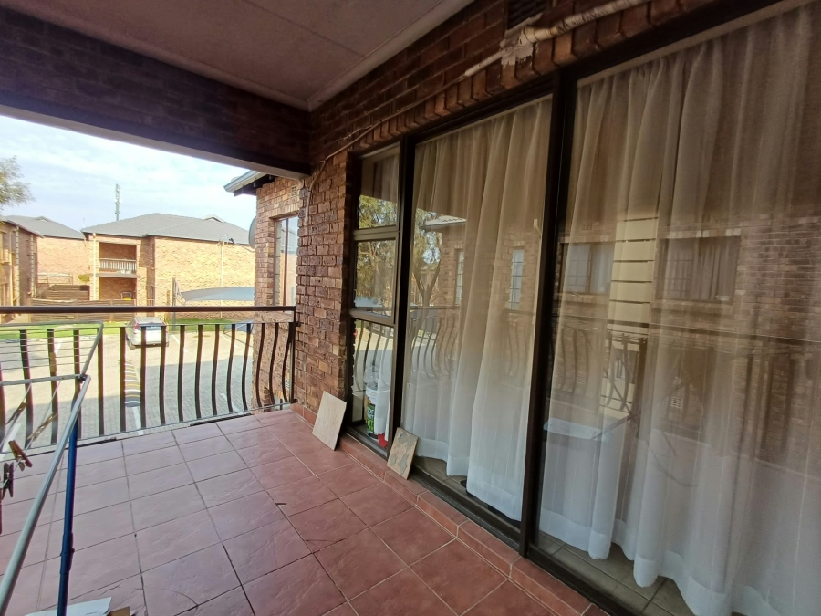 To Let 2 Bedroom Property for Rent in Sonneveld Gauteng