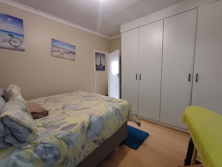 To Let 2 Bedroom Property for Rent in Sonneveld Gauteng