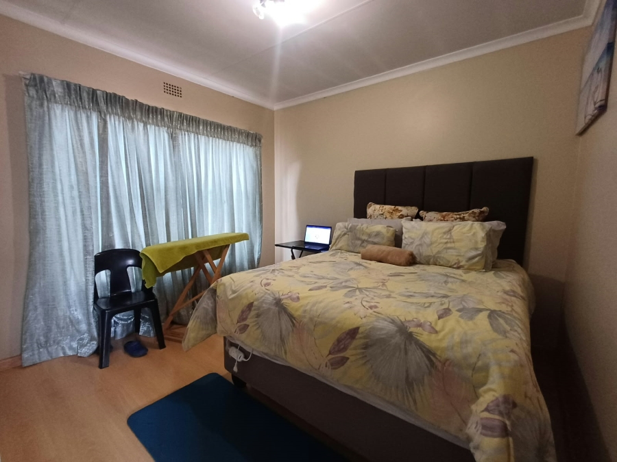 To Let 2 Bedroom Property for Rent in Sonneveld Gauteng