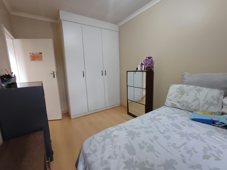To Let 2 Bedroom Property for Rent in Sonneveld Gauteng