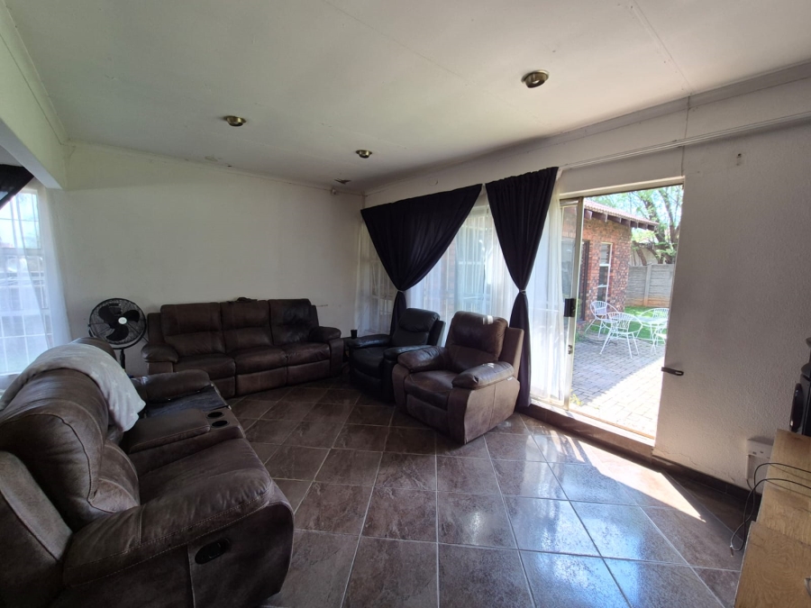 2 Bedroom Property for Sale in Vanderbijlpark SE 4 Gauteng