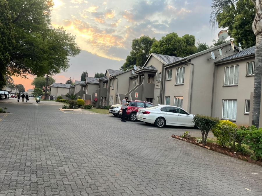 To Let 2 Bedroom Property for Rent in Lakefield Gauteng