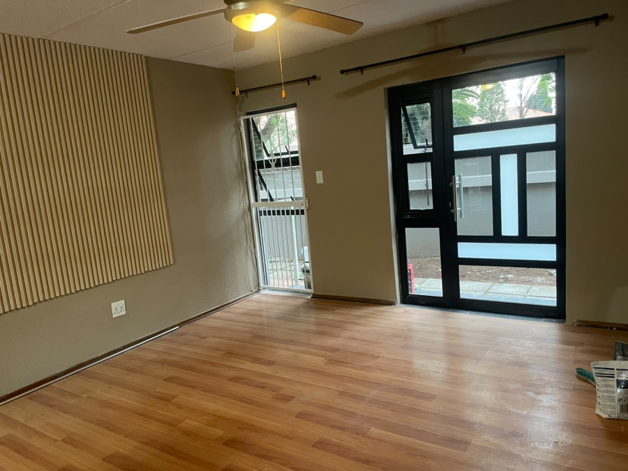 To Let 2 Bedroom Property for Rent in Lakefield Gauteng
