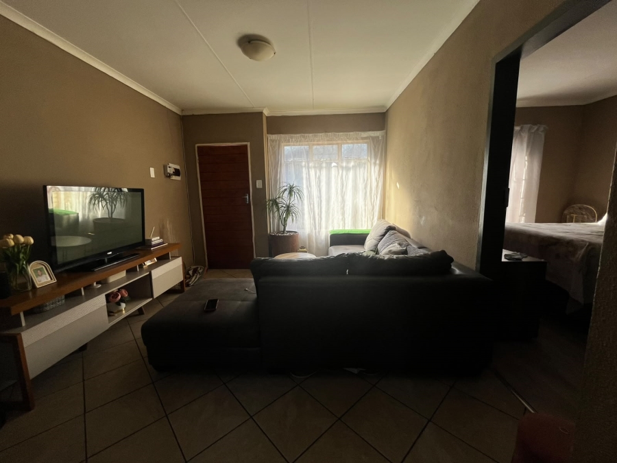 To Let 2 Bedroom Property for Rent in Danville Gauteng