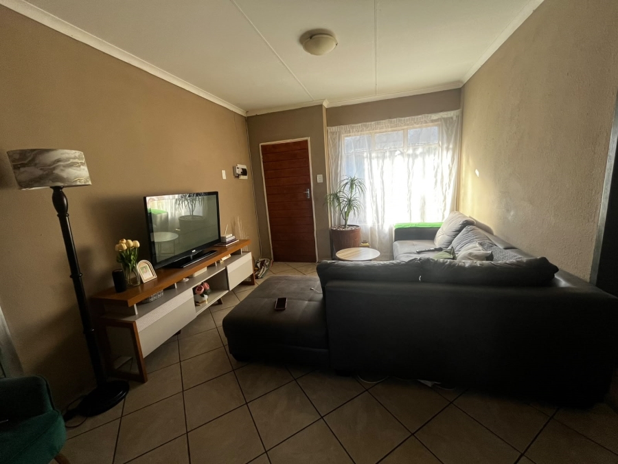 To Let 2 Bedroom Property for Rent in Danville Gauteng