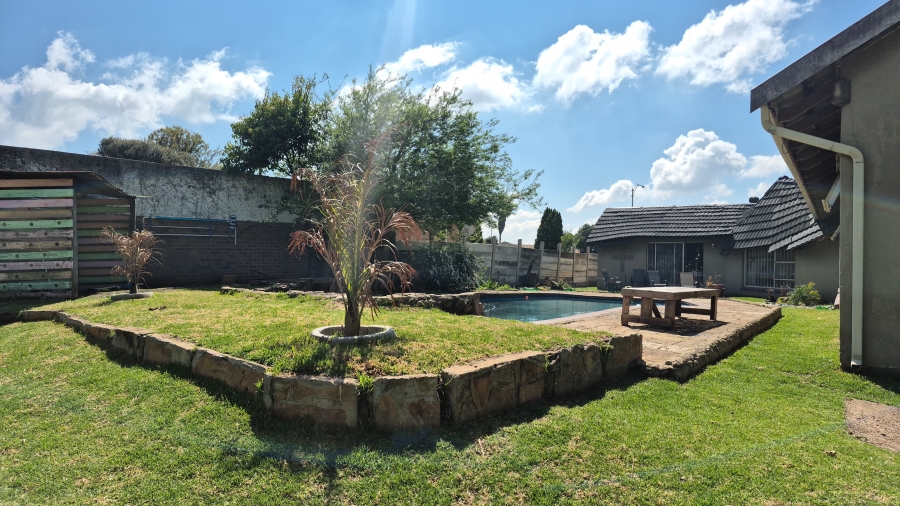 3 Bedroom Property for Sale in Selcourt Gauteng