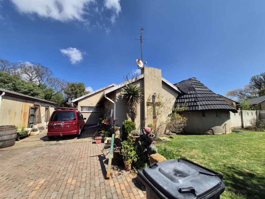 3 Bedroom Property for Sale in Selcourt Gauteng