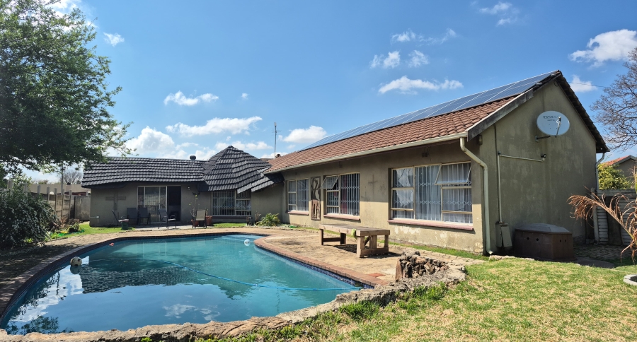 3 Bedroom Property for Sale in Selcourt Gauteng