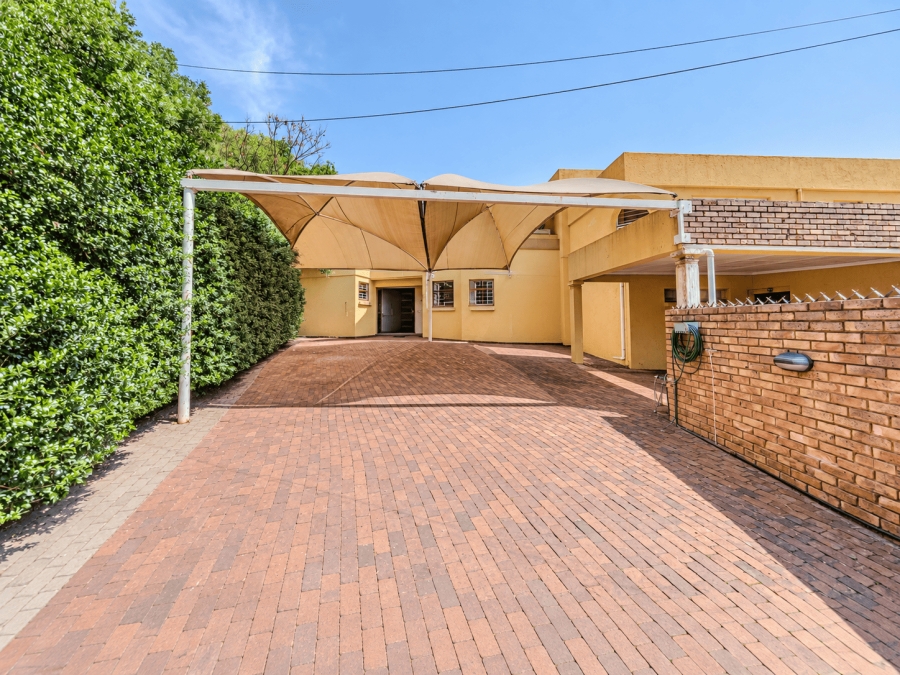 5 Bedroom Property for Sale in Moreleta Park Gauteng