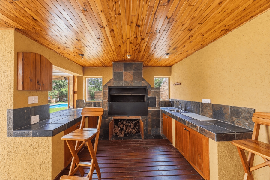 5 Bedroom Property for Sale in Moreleta Park Gauteng