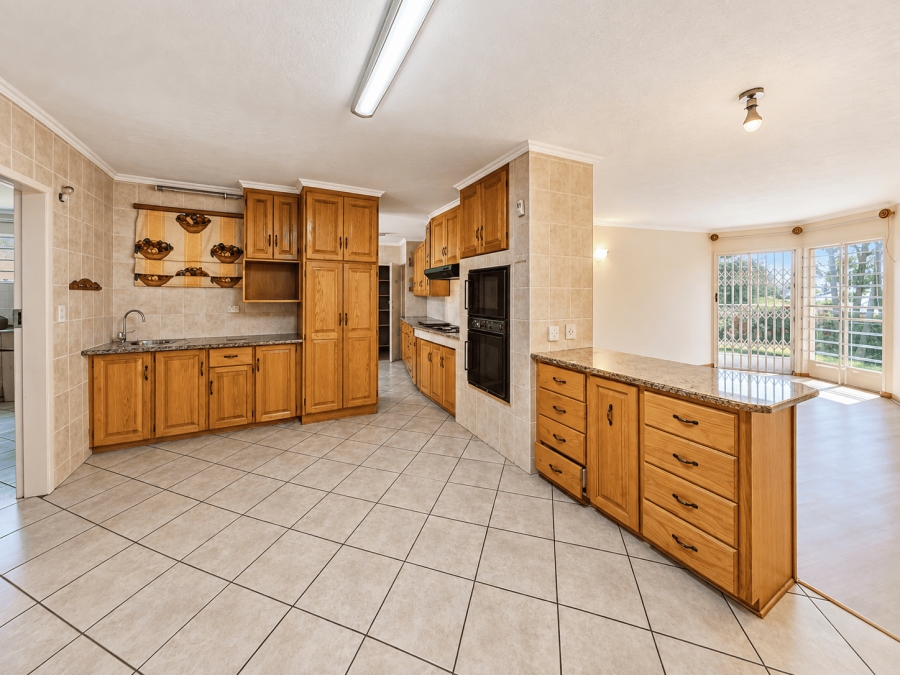 5 Bedroom Property for Sale in Moreleta Park Gauteng