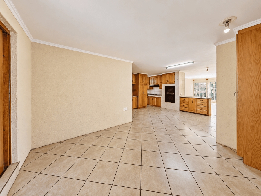 5 Bedroom Property for Sale in Moreleta Park Gauteng
