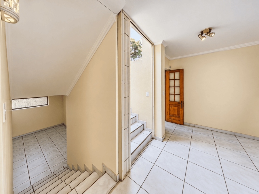5 Bedroom Property for Sale in Moreleta Park Gauteng