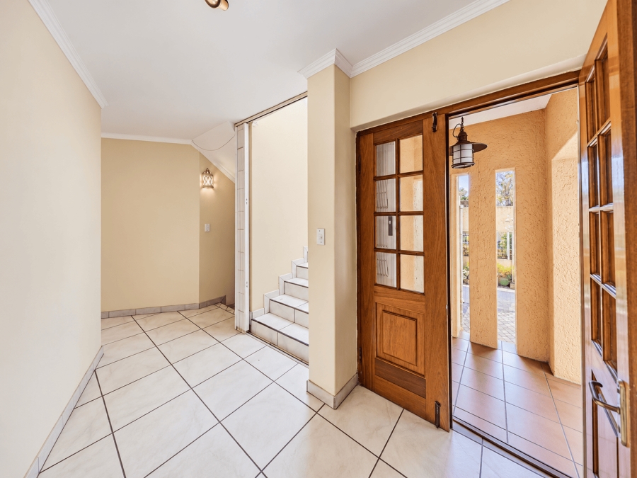 5 Bedroom Property for Sale in Moreleta Park Gauteng