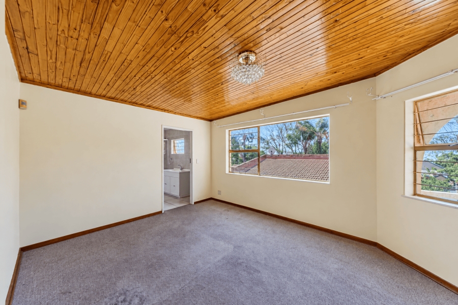 5 Bedroom Property for Sale in Moreleta Park Gauteng