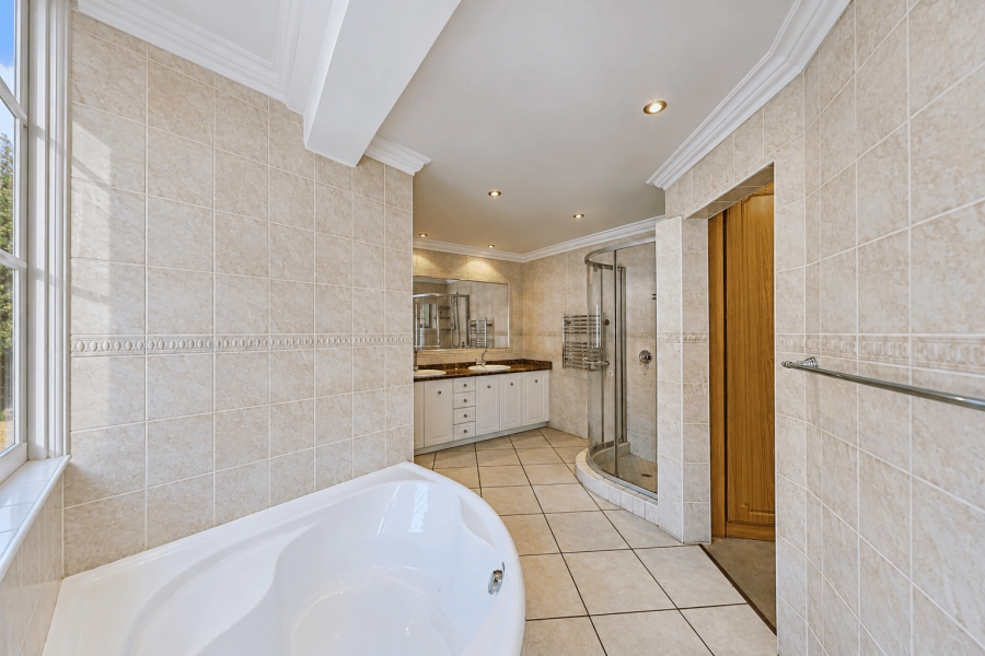 5 Bedroom Property for Sale in Moreleta Park Gauteng