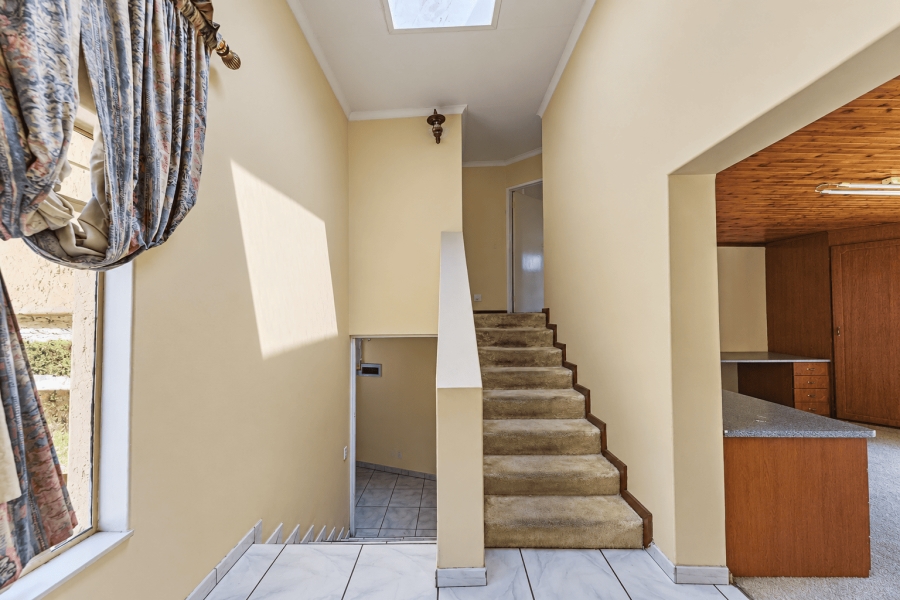 5 Bedroom Property for Sale in Moreleta Park Gauteng