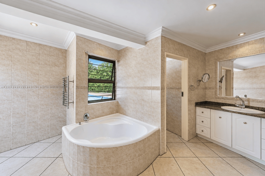 5 Bedroom Property for Sale in Moreleta Park Gauteng
