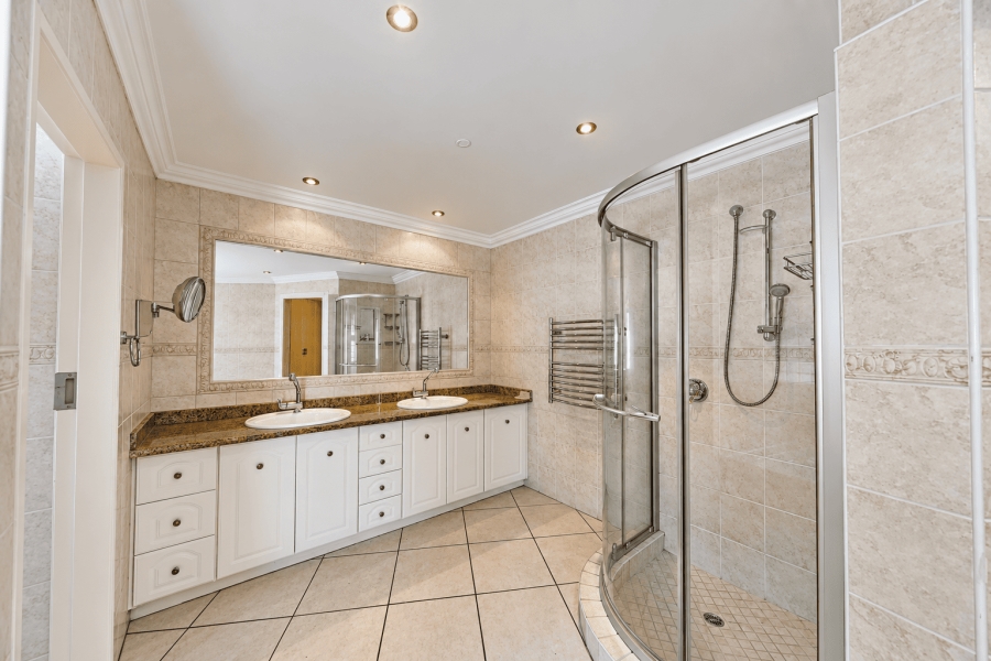 5 Bedroom Property for Sale in Moreleta Park Gauteng