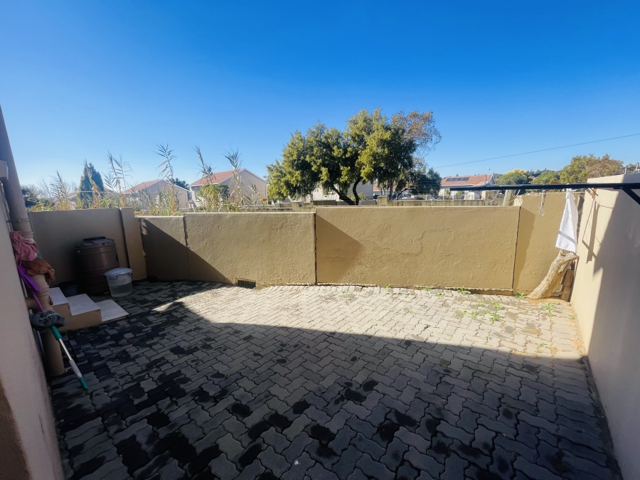 To Let 2 Bedroom Property for Rent in North Riding Gauteng
